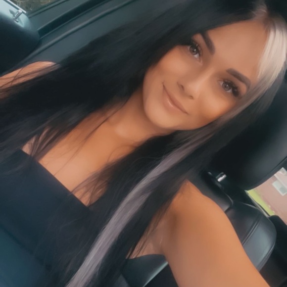 Meet your Posher, Taylor - Picture 3 of 3